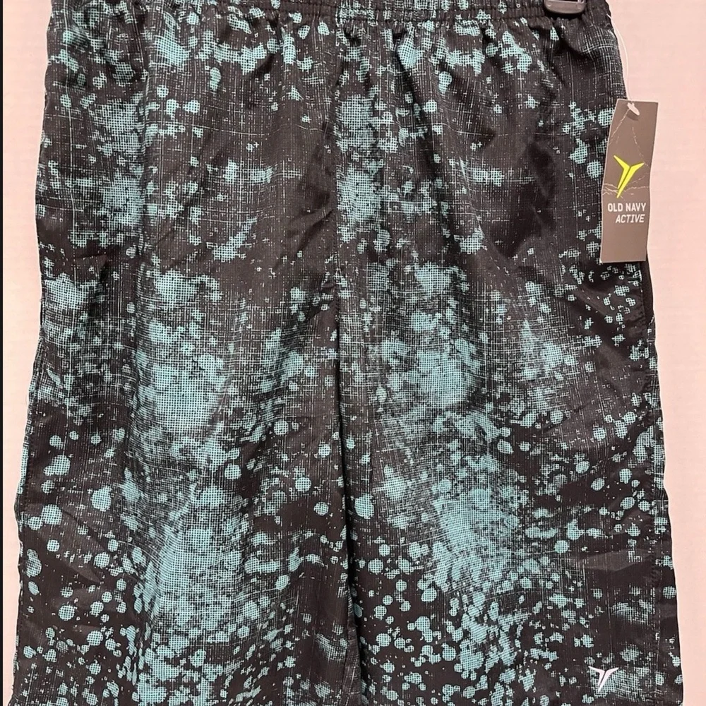 NWT Old Navy Boys GO Dry Athletic Shorts Gray‎ Neon Yellow Size XL 14-16